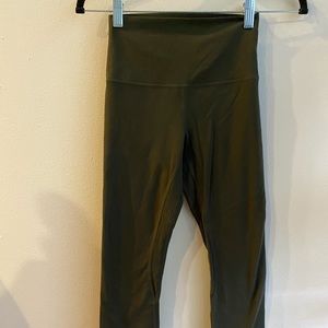 LULULEMON GREEN CROP LEGGING